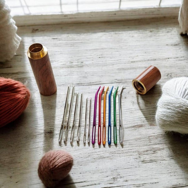 Neulasetti 12kpl neuloja ja s&auml;ilytysputkilo