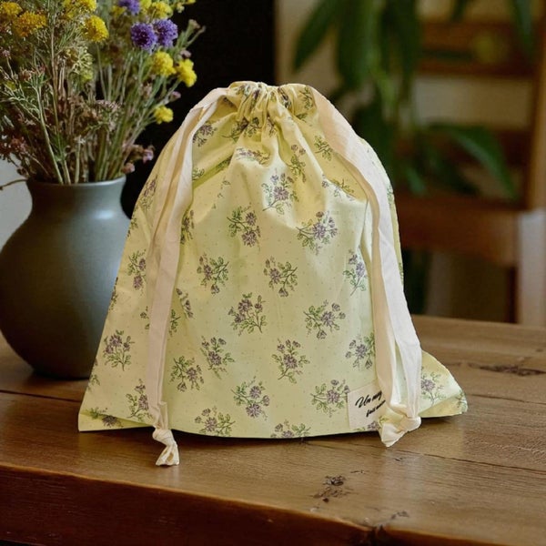 Neulepussukka lila kukka