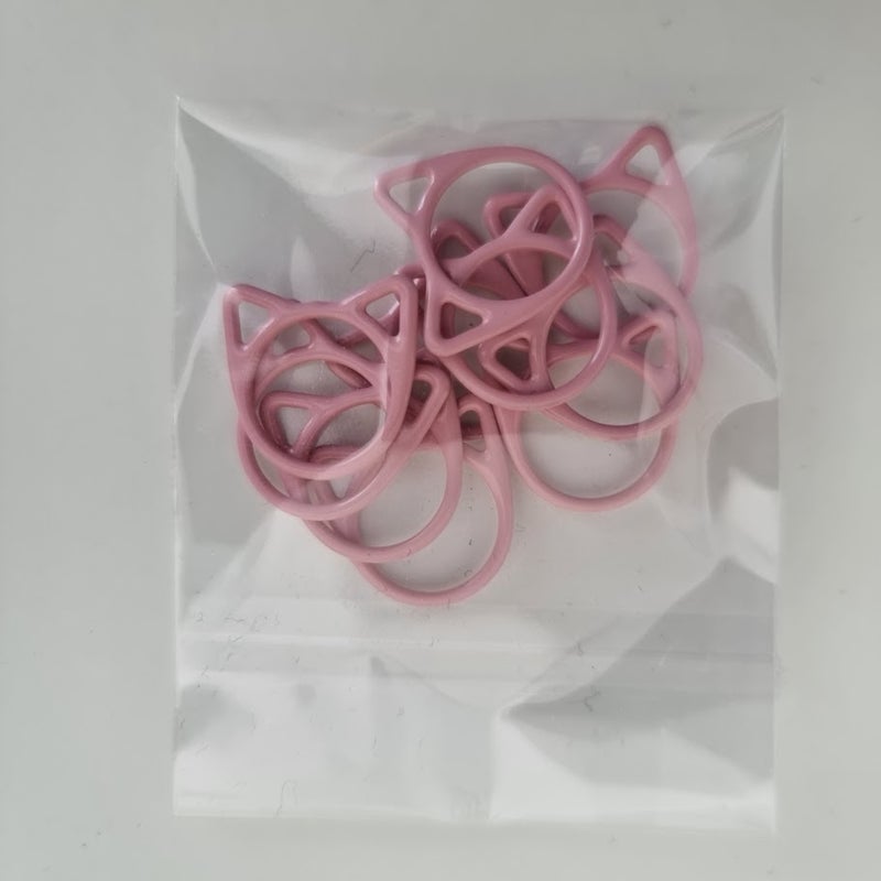 kissa vaaleanpunainen